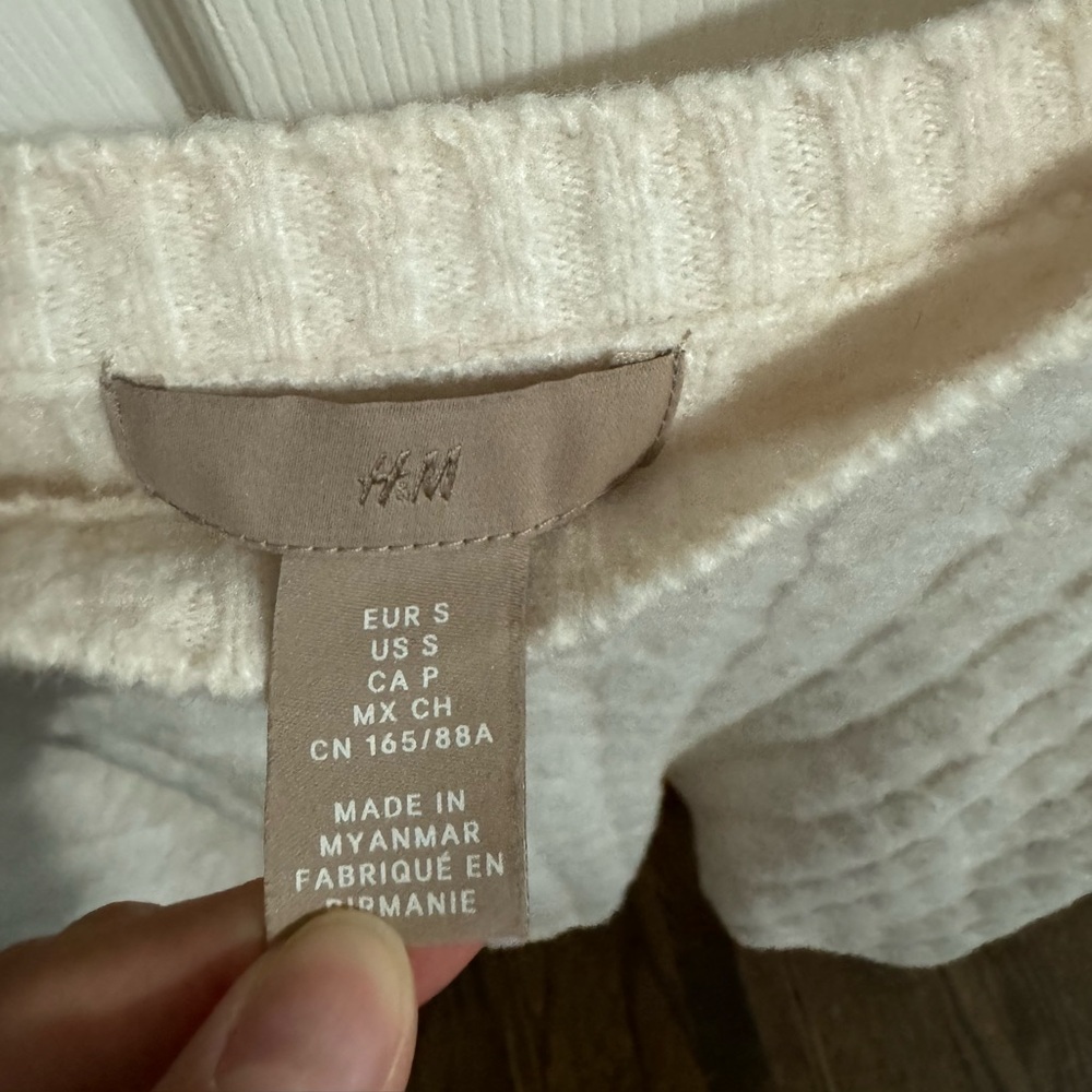 Cozy Rib Knit Sweater - Oversized - Picture 3 of 5